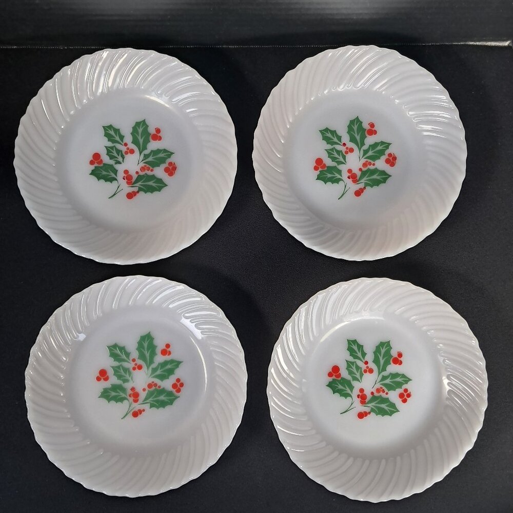 Rare Termocrisa Milk Glass Holly & Berry Pattern Salad Plates Made in Mexico